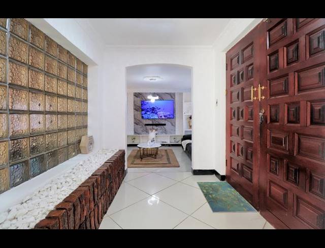 4 BEDROOM HOUSE FOR SALE IN LENASIA EXT 8